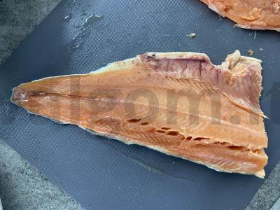 Lengvai sūdytos rausvosios lašišos paprastas receptas Žingsnis 1