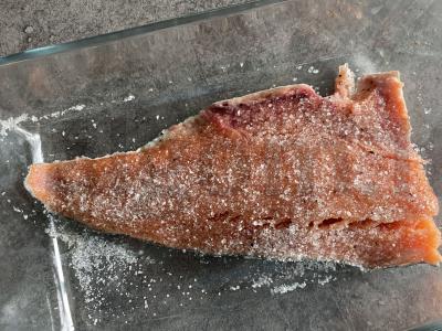 Lengvai sūdytos rausvosios lašišos paprastas receptas Žingsnis 3