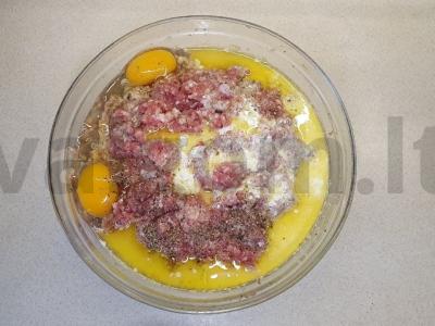 Triušienos kotletai kukurūzų dribsniuose Žingsnis 1