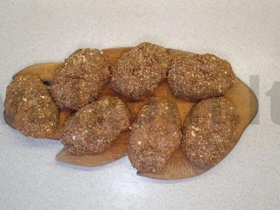 Triušienos kotletai kukurūzų dribsniuose Žingsnis 3