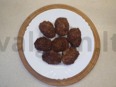 Triušienos kotletai kukurūzų dribsniuose pagrindine nuotrauka