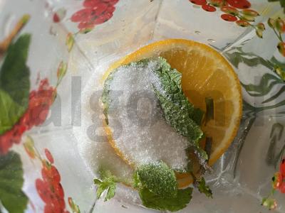 Gaivus apelsinų ir mėtų gėrimas Žingsnis 2