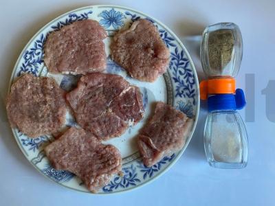 Mini kiaulienos šniceliai tešloje Žingsnis 2