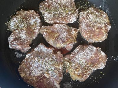 Mini kiaulienos šniceliai tešloje Žingsnis 5