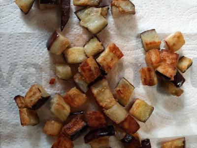 Salotos su keptais baklažanais Žingsnis 3