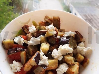 Salotos su keptais baklažanais pagrindine nuotrauka