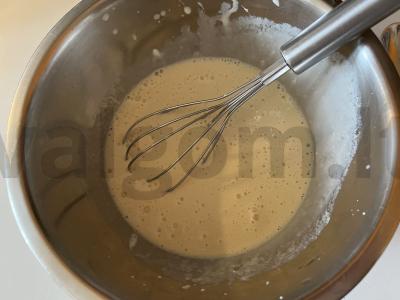 Plikytas kefyro apkepas su vyšnių uogomis Žingsnis 2