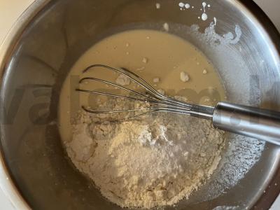 Plikytas kefyro apkepas su vyšnių uogomis Žingsnis 3