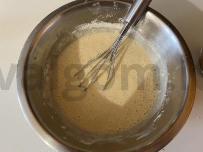 Plikytas kefyro apkepas su vyšnių uogomis Žingsnis 4