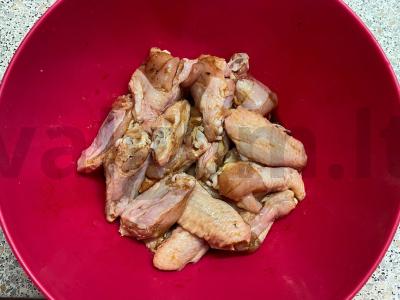 Kepti vištienos sparneliai su austrių padažu Žingsnis 2