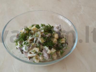 Grybų salotos su bulvėmis ir agurkais pagrindine nuotrauka