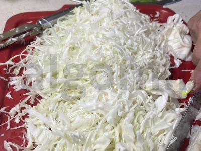 Rudeninės kopūstų salotos su morkomis Žingsnis 1