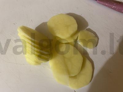 Bulvių užkandis prie mėgstamo filmo Žingsnis 2