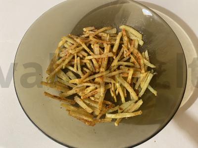 Bulvių užkandis prie mėgstamo filmo Žingsnis 12