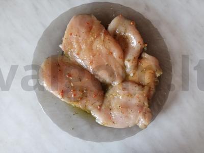 Vištienos kotletai džiūvėsėliuose Žingsnis 3