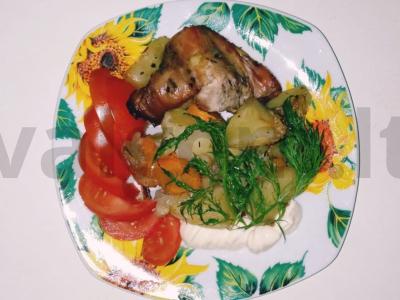 Skanus triušis, keptas su bulvėmis pagrindine nuotrauka