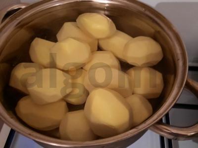 Su šonine ir sūriu keptos bulvės Žingsnis 1