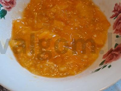 Sumuštinis su pomidorų padažu ir keptais svogūnais Žingsnis 1