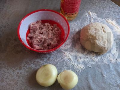 Naminiai čeburekai su malta kiauliena keptuvėje Žingsnis 2