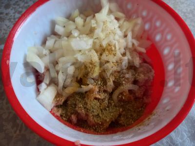 Naminiai čeburekai su malta kiauliena keptuvėje Žingsnis 4