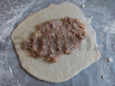 Naminiai čeburekai su malta kiauliena keptuvėje Žingsnis 6