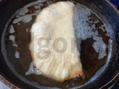 Naminiai čeburekai su malta kiauliena keptuvėje Žingsnis 8