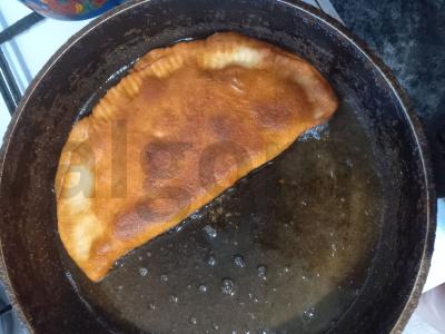 Naminiai čeburekai su malta kiauliena keptuvėje Žingsnis 9