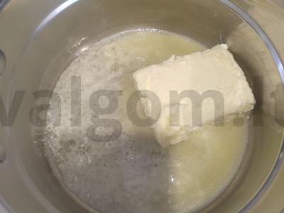 Didelis medaus pyragas. Žingsnis 1