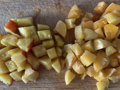 Vaisinis vasaros desertas su vyšniomis ir medumi Žingsnis 1