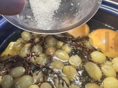 Baltųjų vynuogių ir vaisių kompotas Žingsnis 5