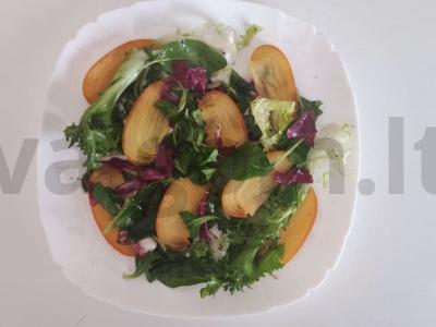 Skanios persimonų ir sūrio salotos Žingsnis 2