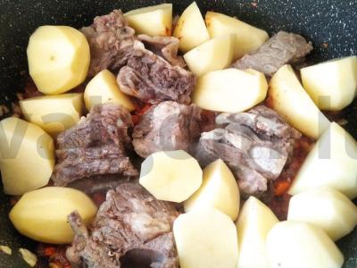 Sriuba su jautiena su kaulu, pomidorais ir bulvėmis Žingsnis 6