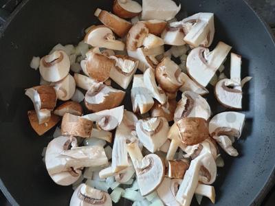 Švelnus vištienos krūtinėlės ir grybų paštetas Žingsnis 2