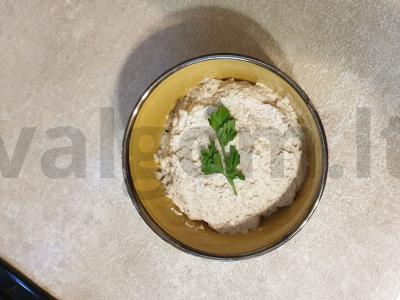 Švelnus vištienos krūtinėlės ir grybų paštetas pagrindine nuotrauka