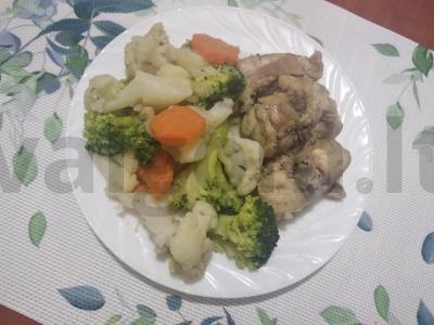 Švelnus triušis, troškintas su daržovėmis pagrindine nuotrauka