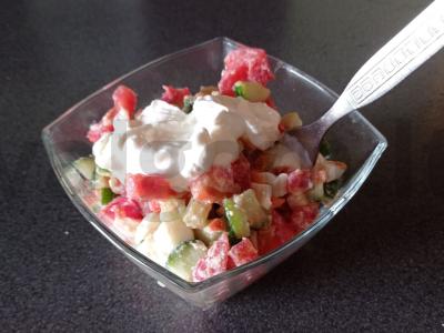 Vasaros salotos pagrindine nuotrauka