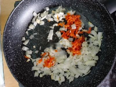 Makaronai su vištiena ir grybais grietinėlėje Žingsnis 2