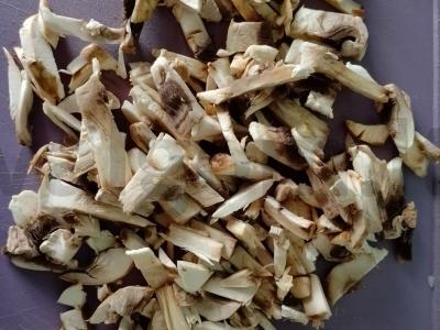 Makaronai su vištiena ir grybais grietinėlėje Žingsnis 3