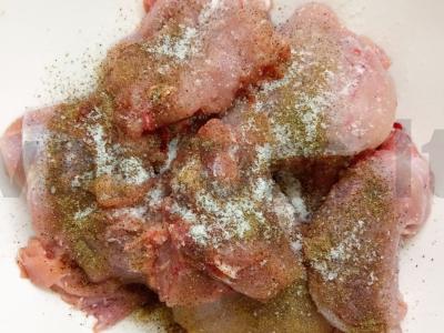 Sultingas triušis su orkaitėje keptomis daržovėmis Žingsnis 1