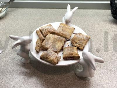 Skiltelės su uogiene pagrindine nuotrauka