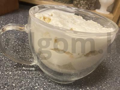 Skanus desertas su biskvitiniu pyragu. pagrindine nuotrauka