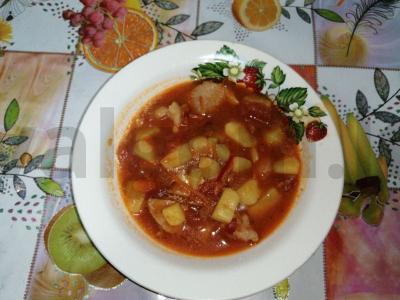 Vengriška kiaulienos guliašo sriuba pagrindine nuotrauka