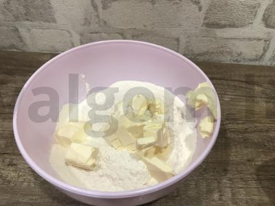 Pyragas iš trapios tešlos su varške ir vaisiais Žingsnis 1