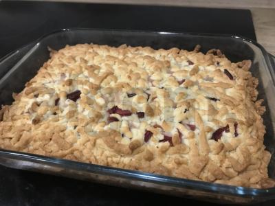 Pyragas iš trapios tešlos su varške ir vaisiais pagrindine nuotrauka