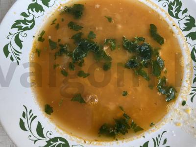 Avinžirnių ir jautienos sriuba pagrindine nuotrauka