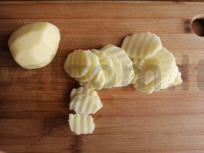 Keptuvėje kepami traškučiai su prieskoniais Žingsnis 1