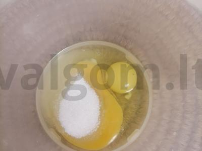 Blynų tortas su grietine ir vaisiais Žingsnis 1