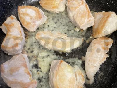 Troškinta vištienos filė pomidorų padaže Žingsnis 1