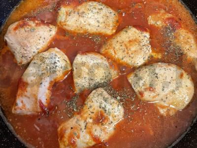 Troškinta vištienos filė pomidorų padaže Žingsnis 2