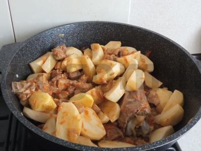 Kalakutienos troškinys su bulvėmis Žingsnis 9